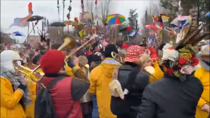 Les carnavaleux déambulent dans les rues de Saint-Pol-sur-Mer 