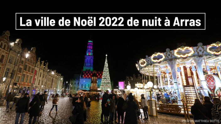 Les belles lumières de la ville de Noël d'Arras de nuit