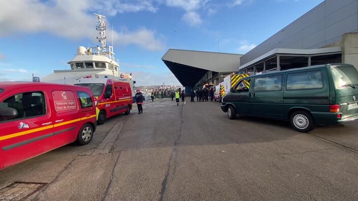 Boulogne : sauvetages en série, près 120 migrants naufragés ramenés au port