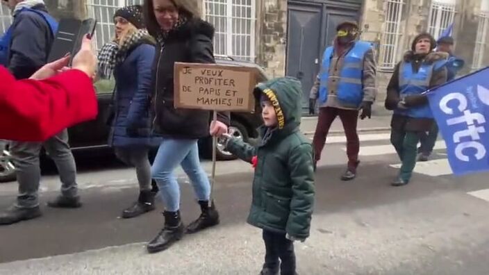 Arras : des enfants au cœur de la manifestation contre la réforme des retraites