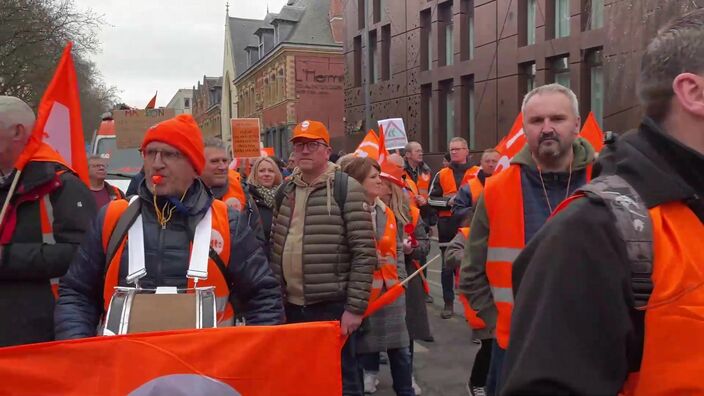 Au cœur de la manifestation contre la réforme des retraites à Lille, le 16 février